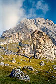 Trekking nel Parco Naturale Puez-Odle. Dall'Alpe Col Raiser (2100 m) alla Val di Funes. 